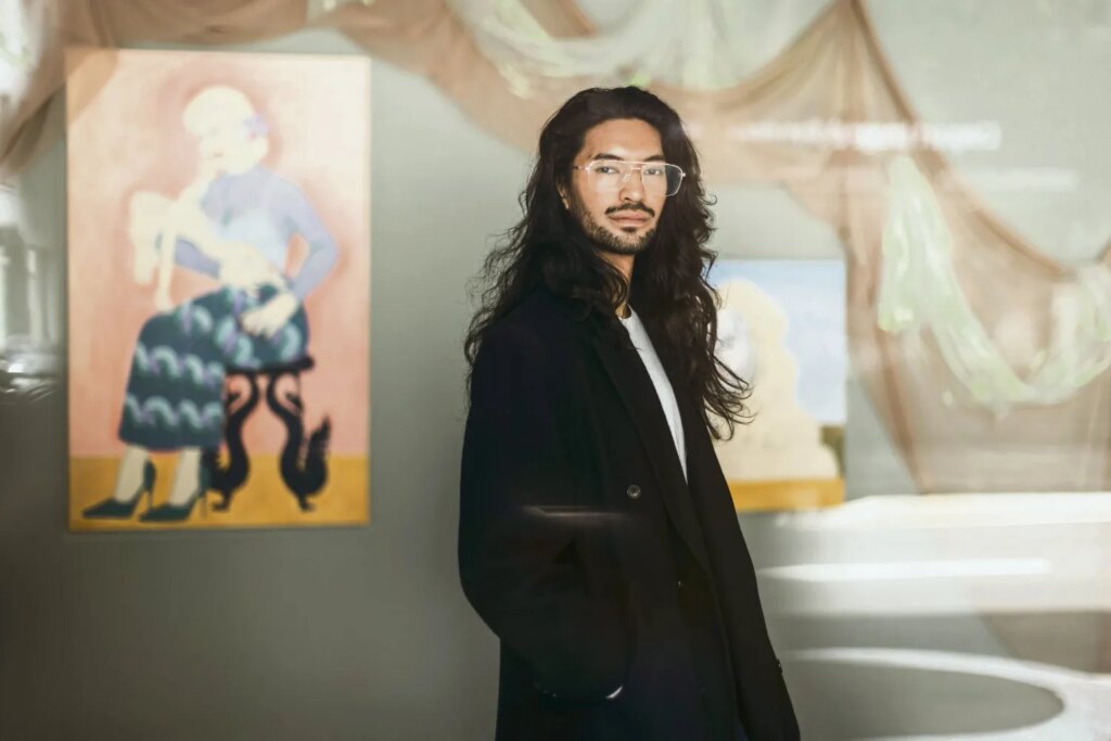 Richie Nath, peintre queer birman en exil, explore son identité à travers l’art.