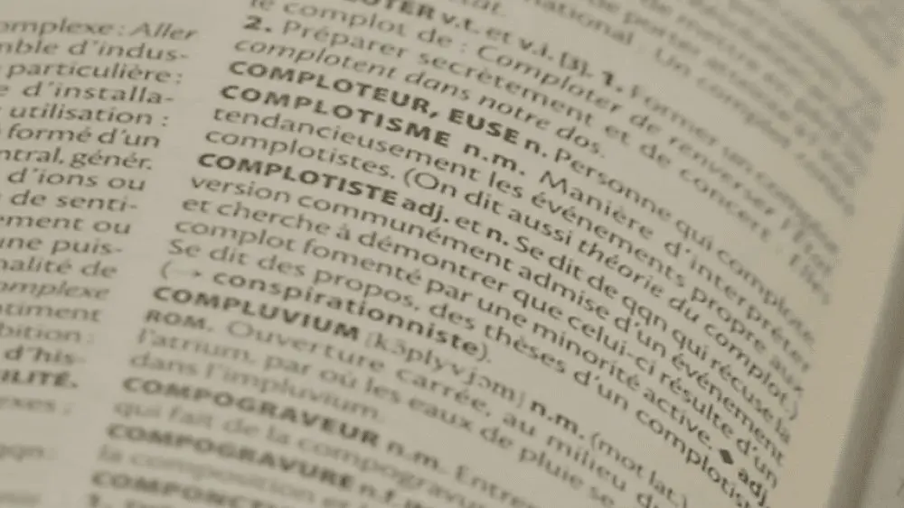 Le complotisme en France : analyse des discours et impact sur la confiance publique.