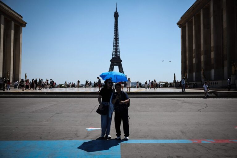 Canicule en France : réorganisation des touristes face à la chaleur à Paris