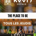 Mohamed Aïcha se produit en direct au Roots Skybar, attirant une foule nombreuse.