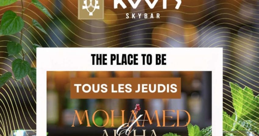 Mohamed Aïcha se produit en direct au Roots Skybar, attirant une foule nombreuse.