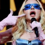 Madonna utilise Grindr pour promouvoir son album « Confessions II » auprès de nouveaux publics.
