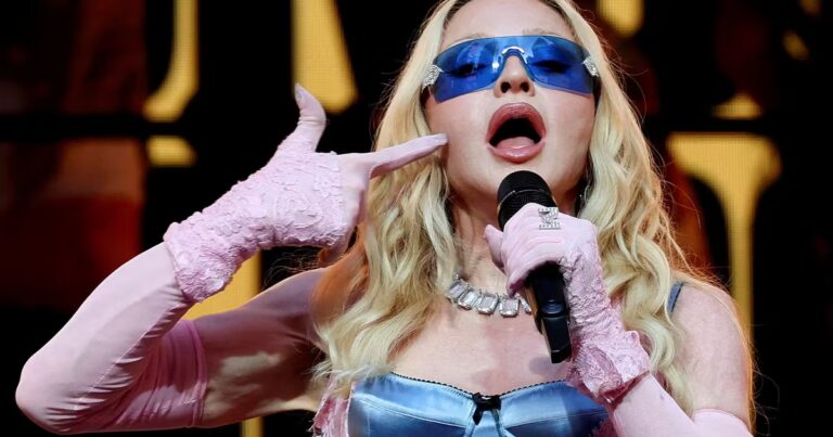 Madonna utilise Grindr pour promouvoir son album « Confessions II » auprès de nouveaux publics.