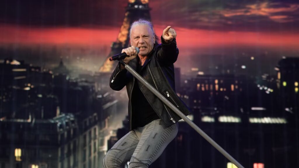 Iron Maiden impose une règle de sécurité aux fans lors de leur concert à Paris.