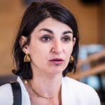 Aurélie Trouvé met en garde contre les fonds d’investissement spéculatifs et leur impact sur l&rsquo;industrie.