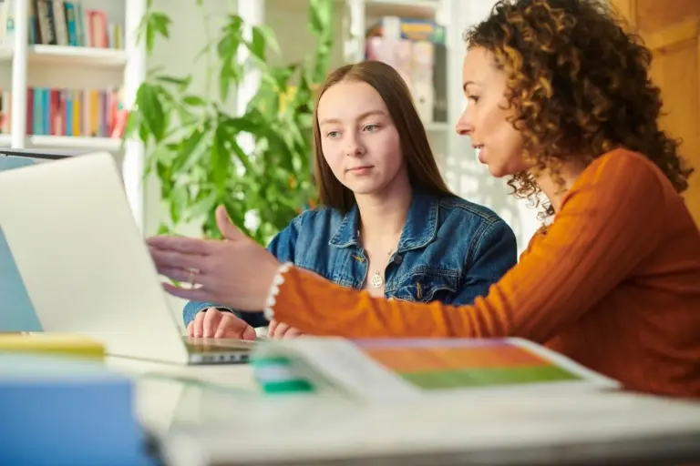 Jeunes et emploi : 15 mesures du plan emploi futur pour soutenir l’insertion professionnelle.