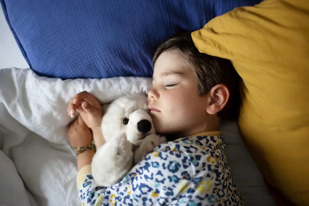 Trois phrases essentielles à dire à votre enfant avant le coucher pour favoriser son bien-être.