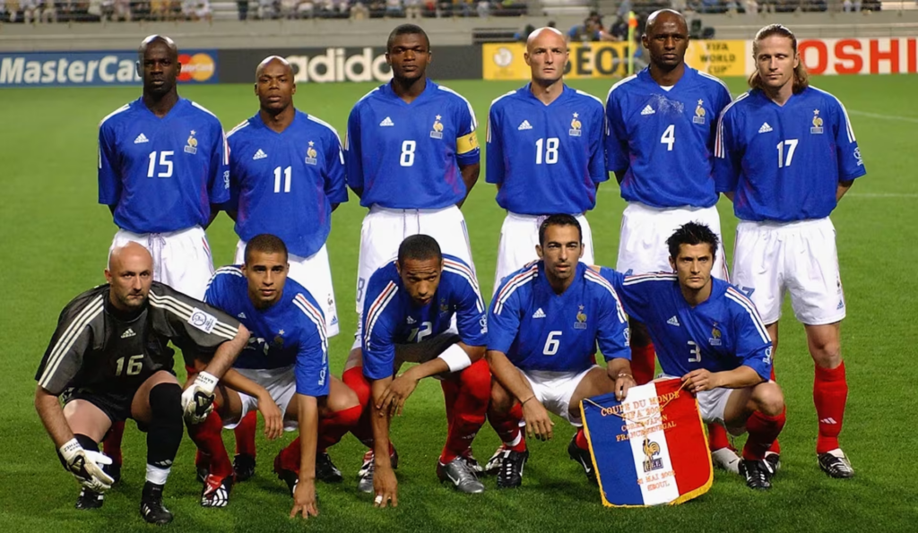 Les Bleus affrontent le Sénégal : les enjeux d’un match historique pour l’équipe française.