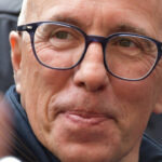 Eric Ciotti modifie les règles d&rsquo;Airbnb à Nice, provoquant l&rsquo;indignation de la gauche.