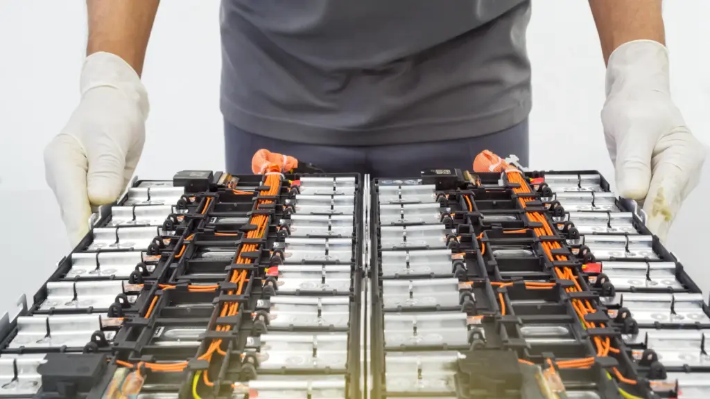 Batterie sodium chinoise atteint des performances clés des batteries Tesla, surprenant les scientifiques.