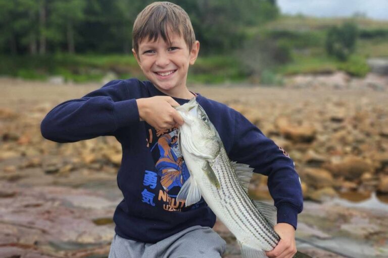 Jeux provinciaux de pêche : des jeunes pêcheurs se distinguent par leurs performances.
