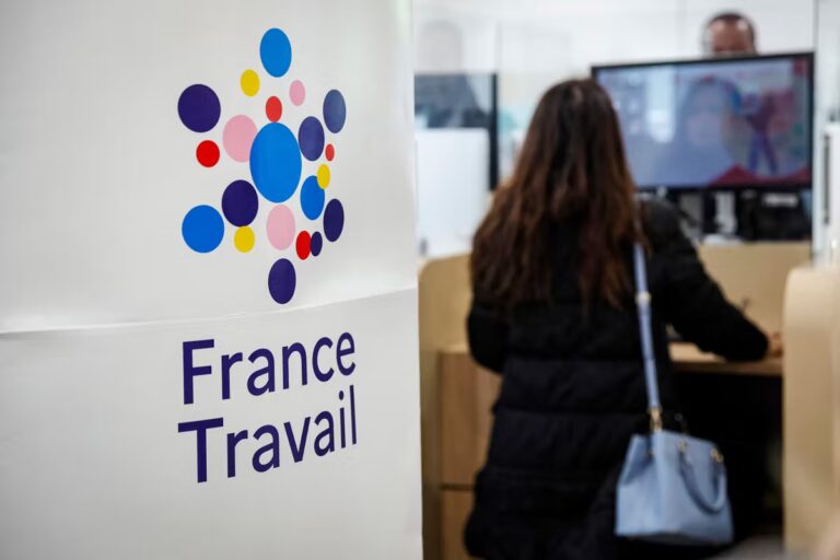 Taux de chômage en France dépasse 8 % selon les chiffres de l’Insee, une première depuis 2021.