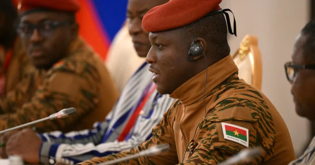 Enquête sur la construction du mythe du « miracle économique » au Burkina Faso.