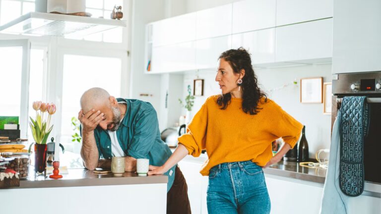 Des divorcés partagent les disputes ayant conduit à la fin de leur mariage.