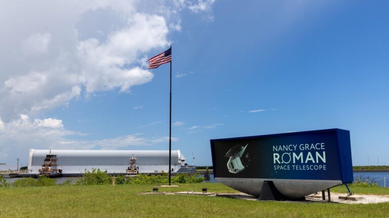 Le télescope spatial Roman de la NASA arrive en Floride pour le lancement de SpaceX Falcon Heavy.