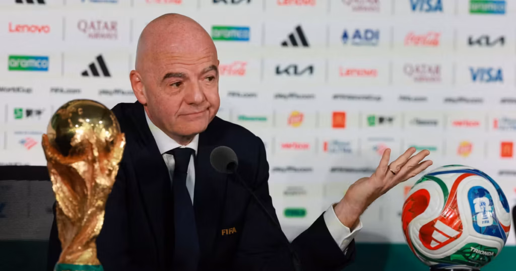 Gianni Infantino, président de la FIFA, face à des tensions internes croissantes.
