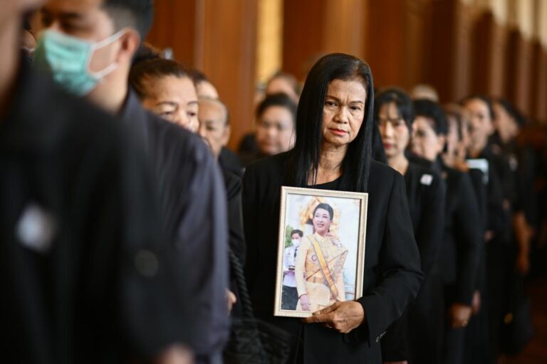 Hommage national en Thaïlande pour la princesse décédée, des milliers de citoyens présents