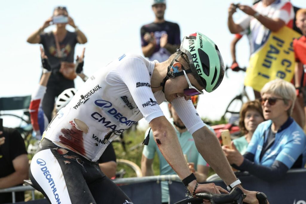 Tour Aura : Paul Seixas suspend sa remontée suite à des obstacles techniques.