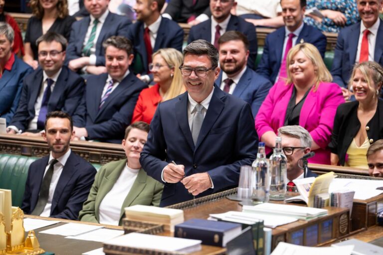 Andy Burnham présente un plan de réforme pour le Royaume-Uni à Downing Street.