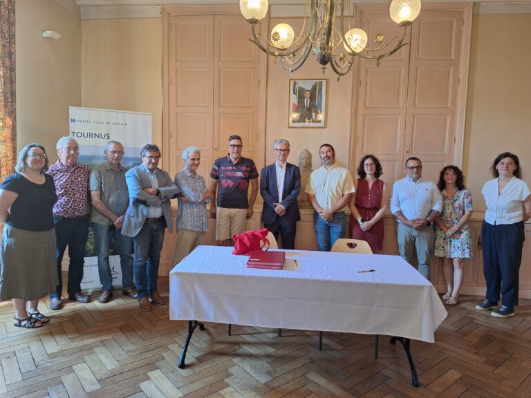 L’Inrap et la Ville de Tournus signent une convention pour la préservation du patrimoine archéologique.