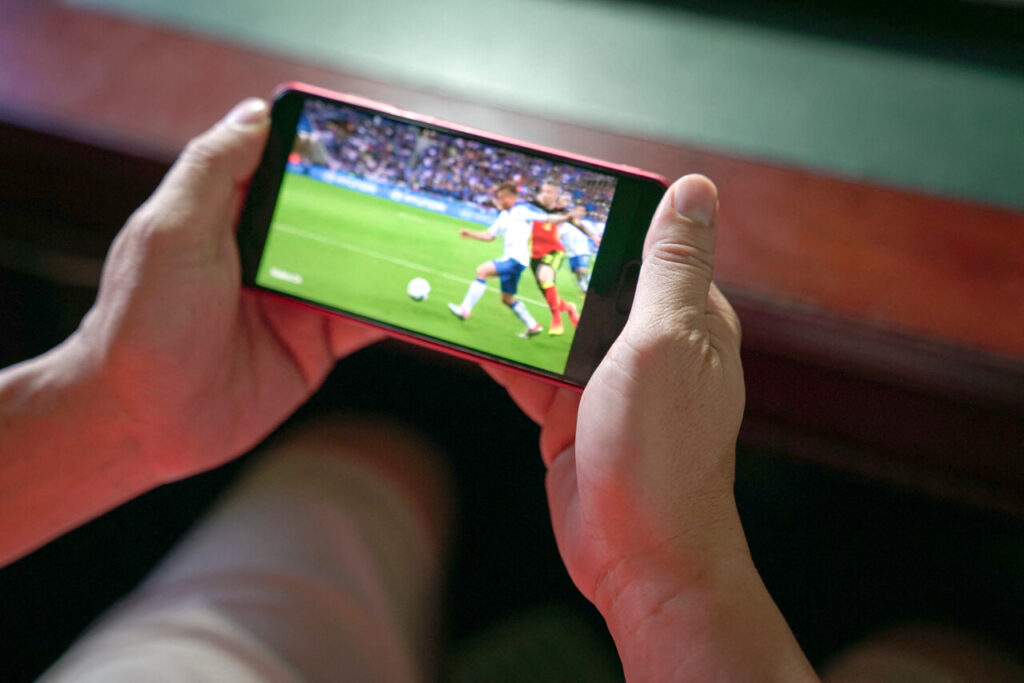 Licenciement pour visionnage de football au travail : décision de la justice française