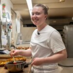 De plus en plus de jeunes en Suisse choisissent de créer leur entreprise malgré les risques.