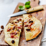 Fougasse de Pur Brebis Pyrénées et poitrine de porc : une collaboration entre artisans locaux.