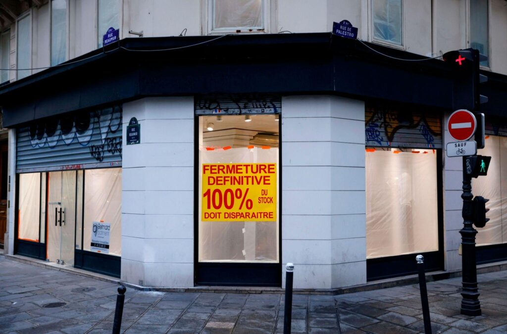 LES VITRINES VIDES À 4 000 EUROS PAR MOIS : LE GÉNIE IMMOBILIER FRANÇAIS