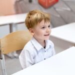 Le prénom d&rsquo;un petit garçon révèle l&rsquo;identité de l&rsquo;inventeur de l&rsquo;école moderne.