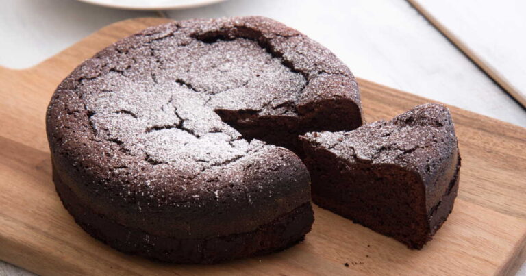 Gâteau Reine de Saba : recette traditionnelle française à base de chocolat et d’amandes