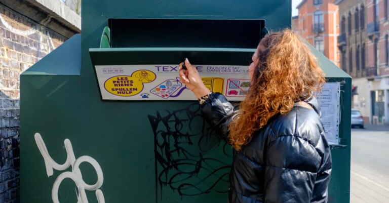 Disparition des bulles à vêtements : un changement dans la gestion des déchets textiles.