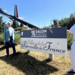 Fouga Magister installé sur le rond-point de l&rsquo;École de l&rsquo;air à Salon-de-Provence
