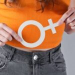 Le PQ adopte une position sur les droits des femmes en réponse aux débats contemporains.