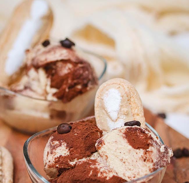 Glace façon tiramisu réalisée avec la Ninja Creami : une innovation en pâtisserie artisanale