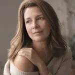 Gloss cheveux propose une coloration discrète pour un résultat naturel et lumineux.