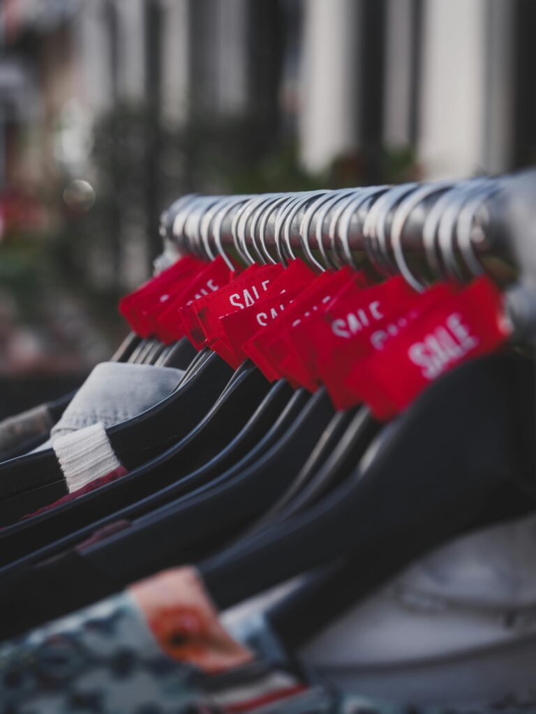 Déchets textiles : une enquête révèle les conséquences de la fast-fashion sur l’environnement