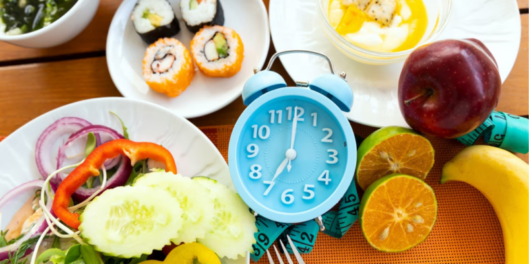 L’heure des repas influence la santé plus que le contenu alimentaire, selon des chercheurs.