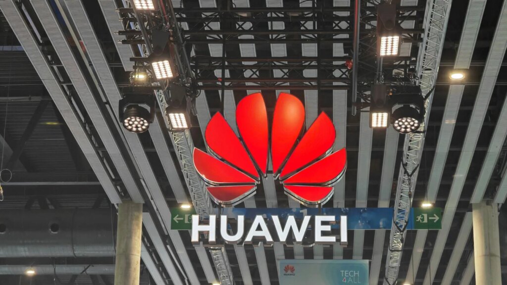 Huawei présente la loi Tau pour ses puces Kirin face aux sanctions américaines.