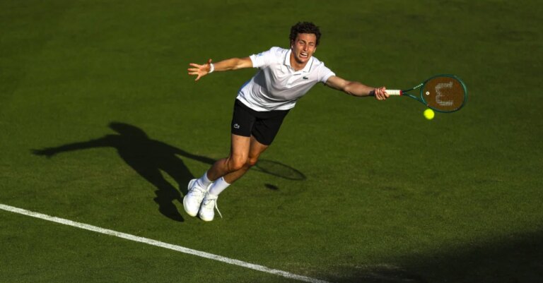 Tennis : Humbert remporte un match difficile à Eastbourne contre un adversaire redoutable