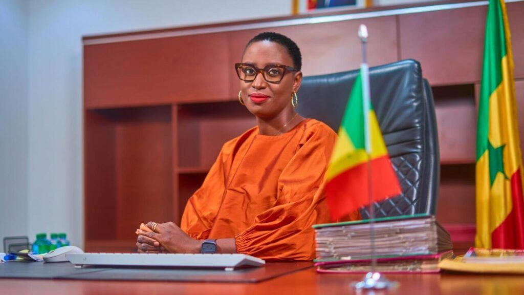 Sénégal : La ministre de la Jeunesse et des Sports victime de cyberharcèlement après la défaite des Lions.