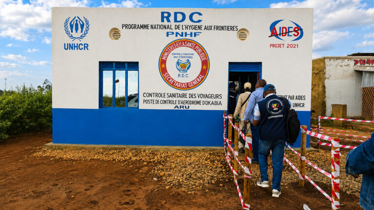 Coopération sanitaire entre la RDC et l’Ouganda face à l’épidémie d’Ebola à Aru