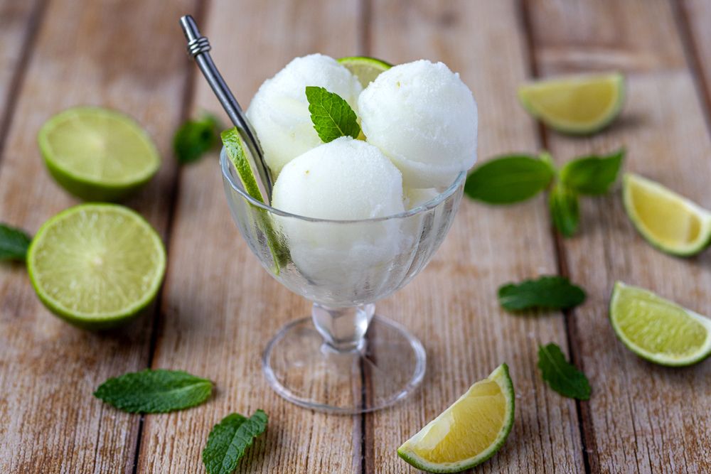 Recette de sorbet mojito maison : une préparation simple et rafraîchissante à réaliser.