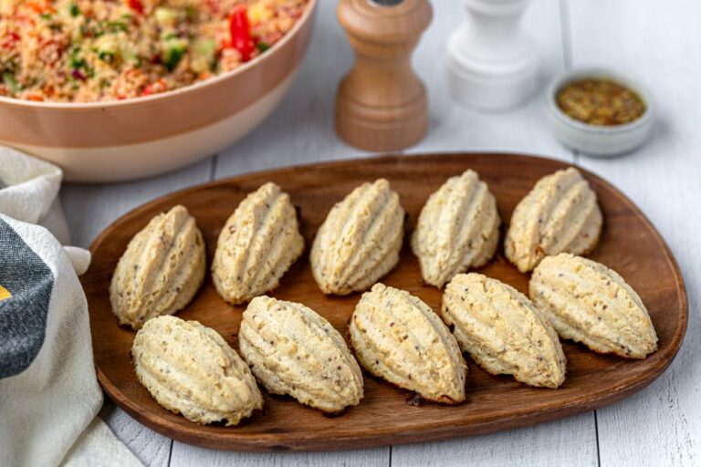 Le pain de poulet à la moutarde adopté par les cantines scolaires françaises.