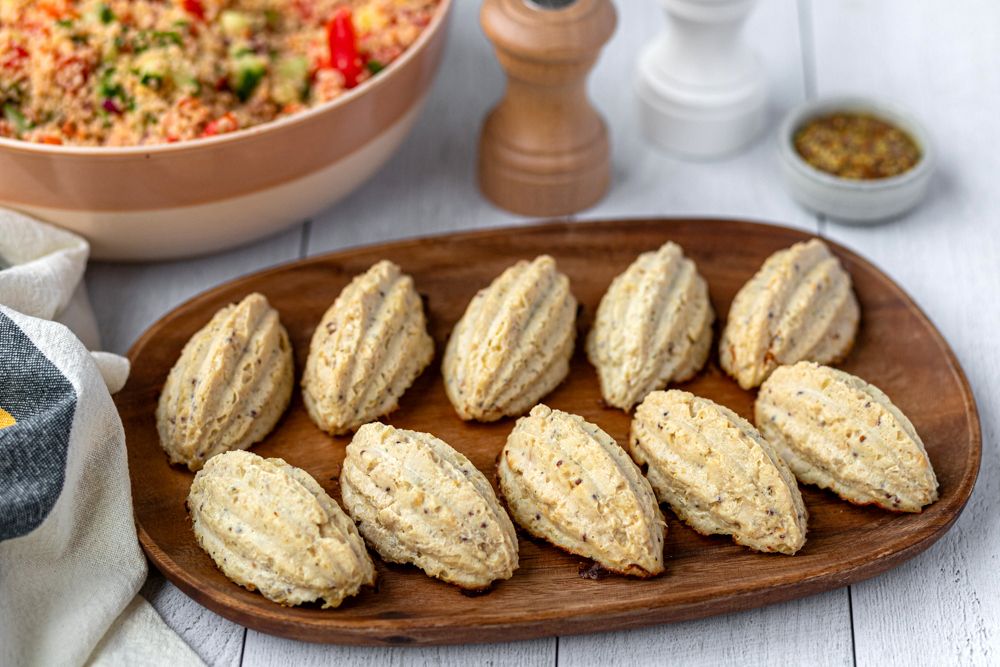 Le pain de poulet à la moutarde adopté par les cantines scolaires françaises.