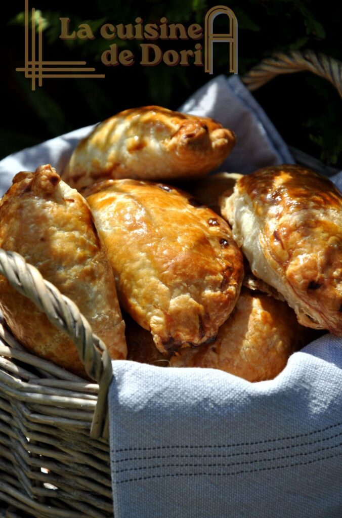 Empanadas au bœuf et légumes : une recette traditionnelle de la cuisine latino-américaine.