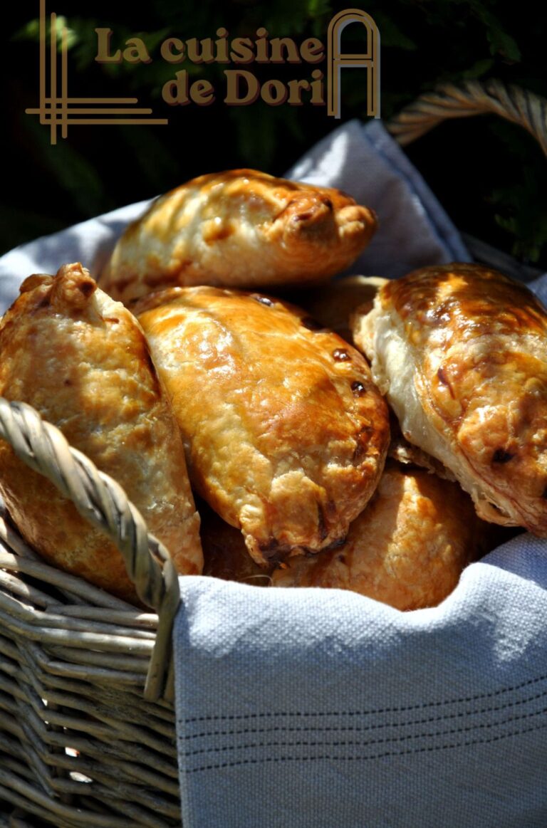 Empanadas au bœuf et légumes : une recette traditionnelle de la cuisine latino-américaine.