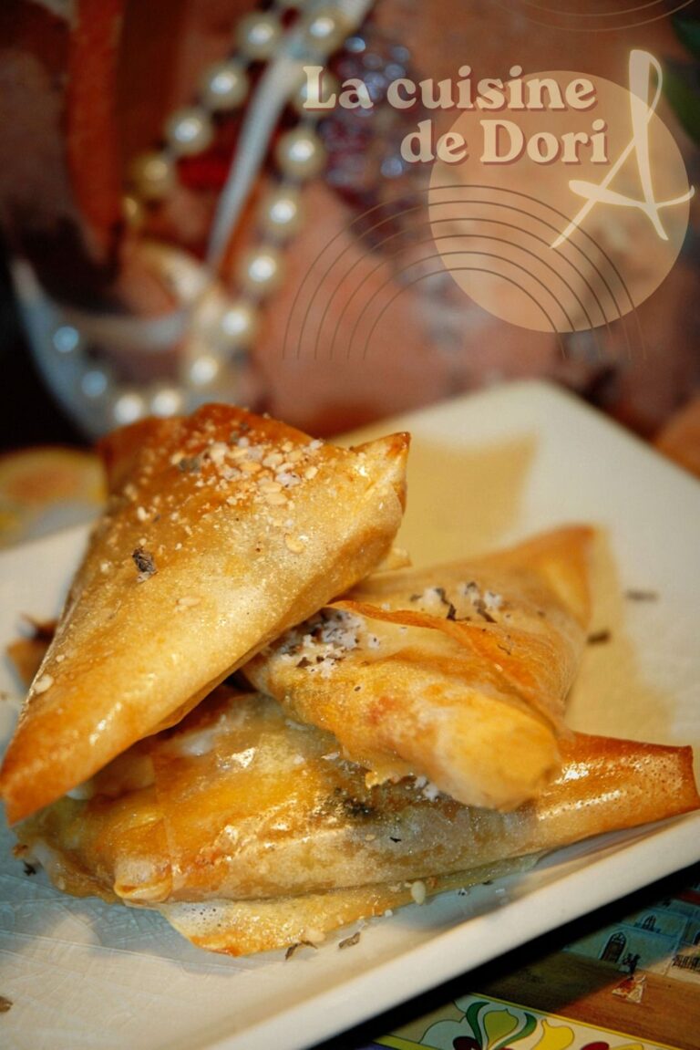 Samoussas au caviar d’aubergine et Jambon de Bayonne : une fusion culinaire en cuisine.