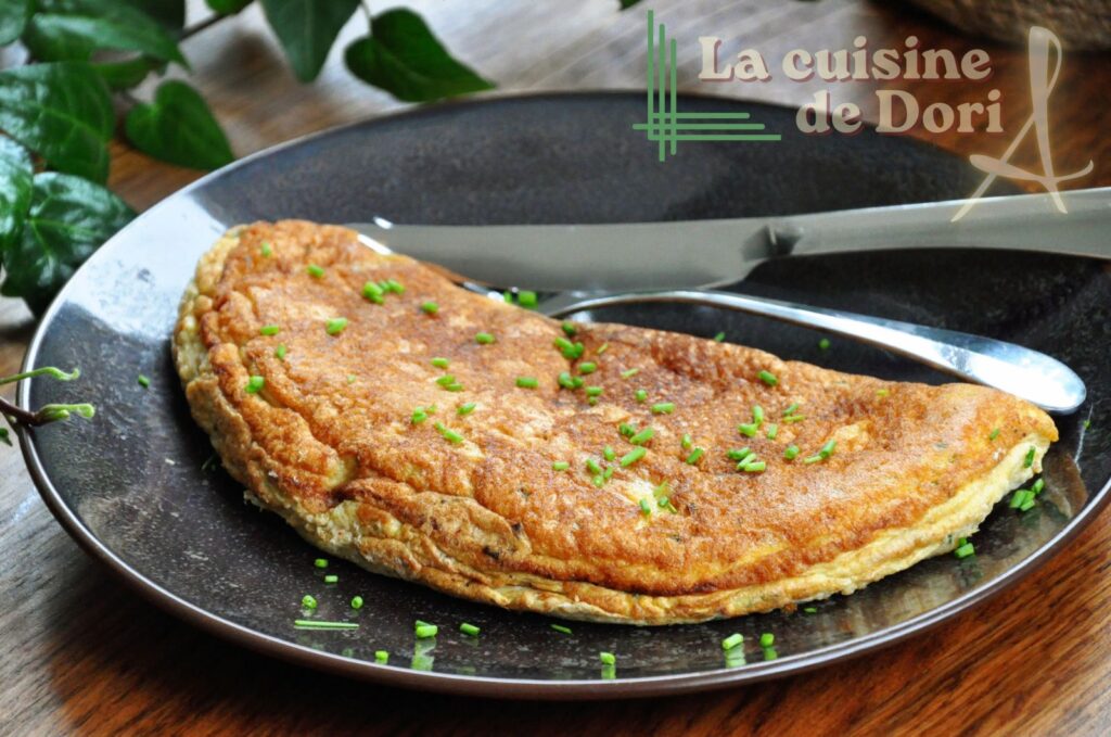 Omelette soufflée à la ciboulette : un plat traditionnel français revisité en cuisine moderne