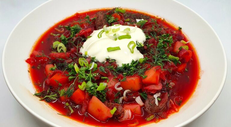 Bortsch : Les recettes de Virginie mettent en avant la cuisine traditionnelle ukrainienne.