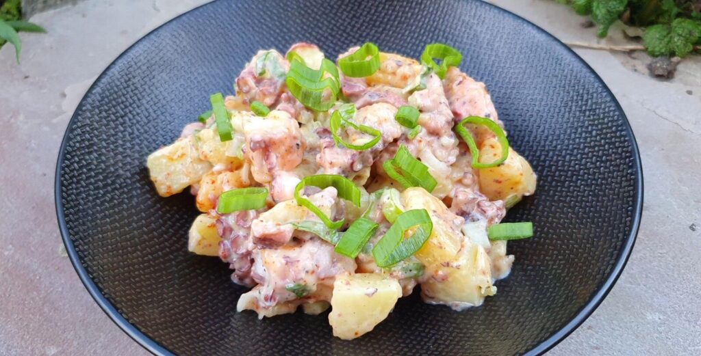 Salade de poulpe et pommes de terre à l’aïoli : une spécialité méditerranéenne appréciée en France